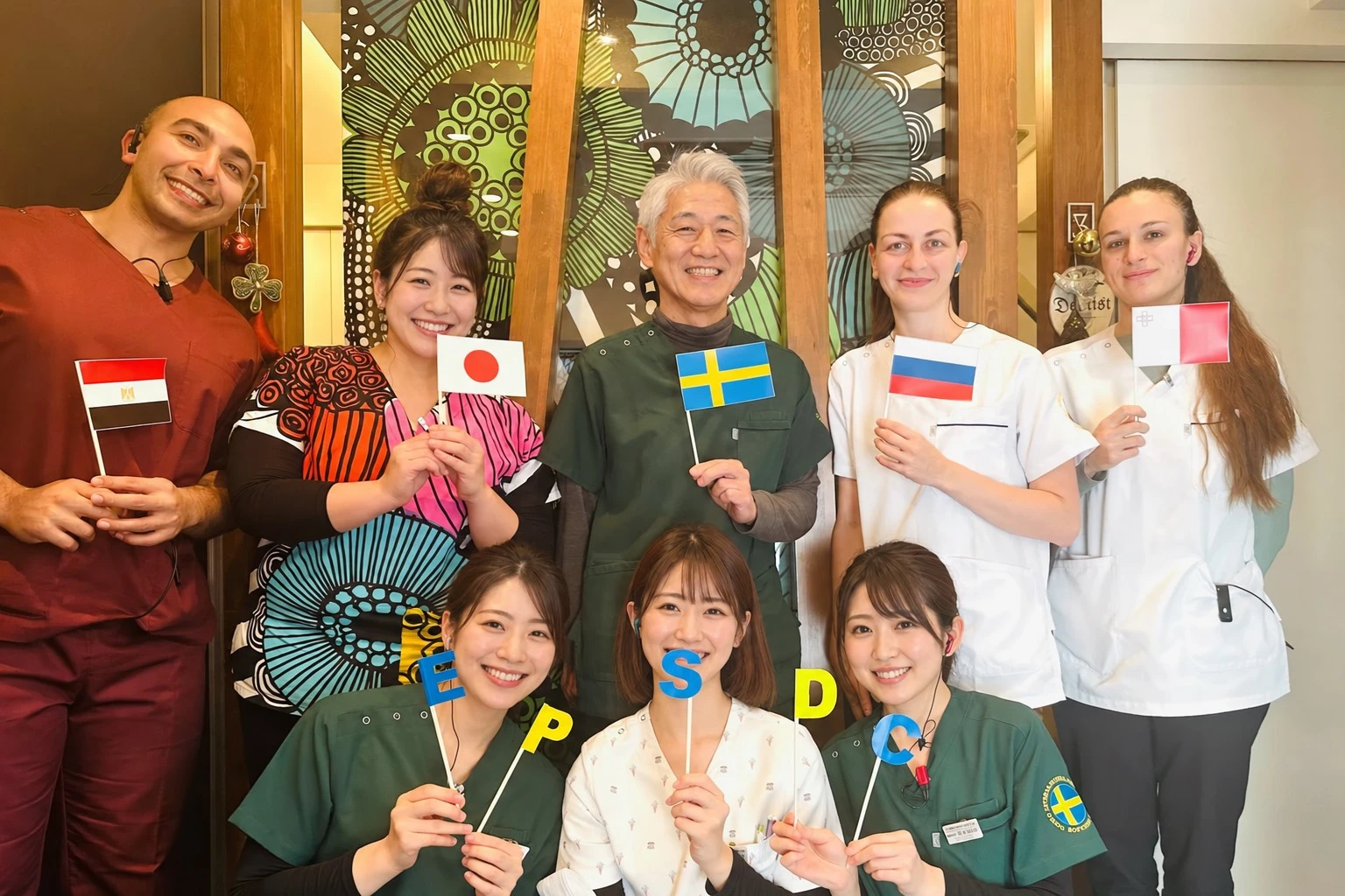 国籍を越えて協力する歯科医療チーム